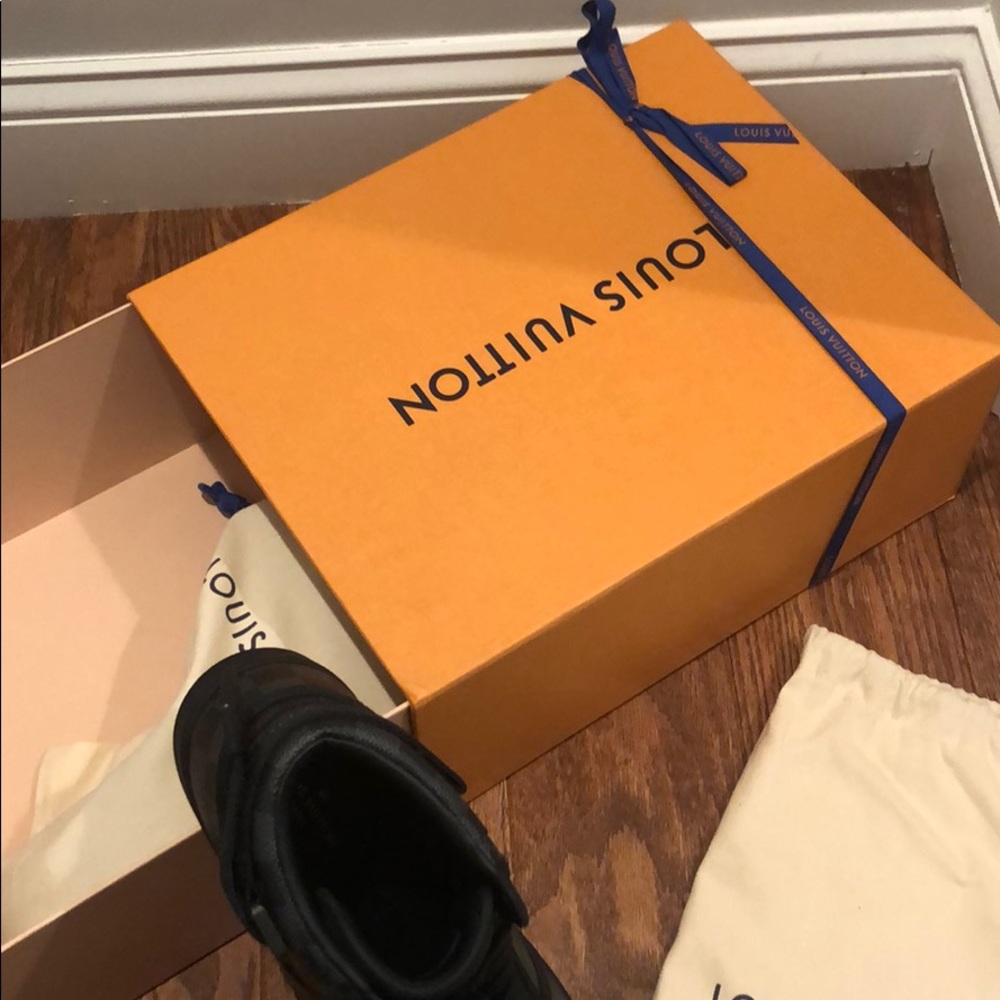 Brand new Louis Vuitton sneakers - Picture 2 of 4